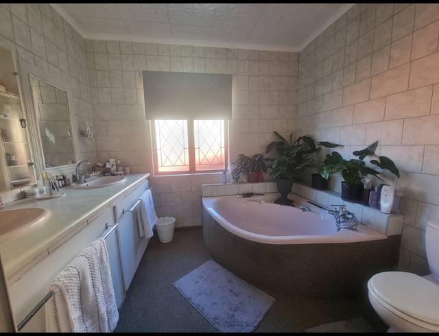6 BEDROOM FREESTANDING FOR SALE IN HEIDERAND